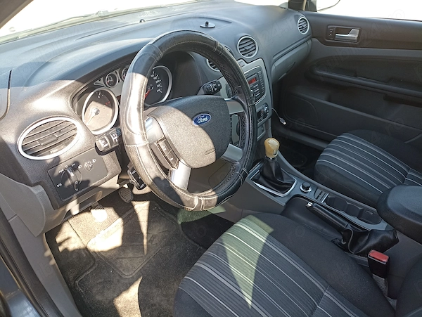 FORD Focus 2011 — imagine 5