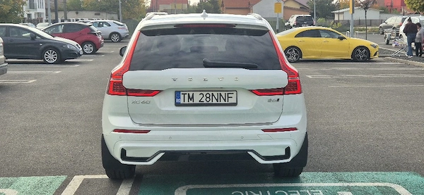 VOLVO XC60 2023 — imagine 2