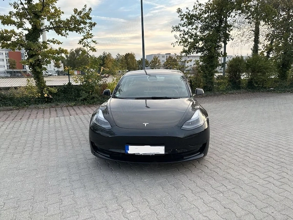 TESLA Model 3 2021 — imagine 3