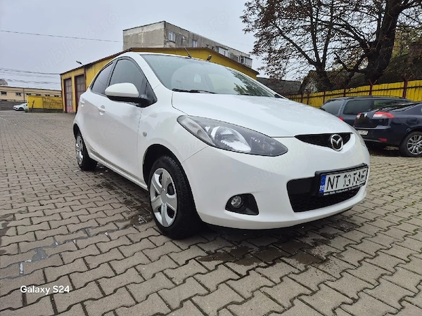 MAZDA 2 2010 — imagine 1