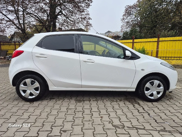 MAZDA 2 2010 — imagine 2