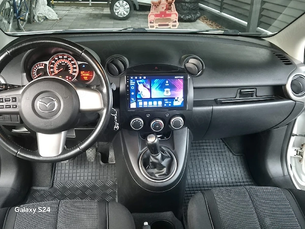 MAZDA 2 2010 — imagine 4