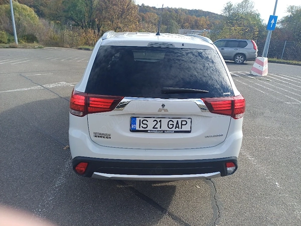MITSUBISHI Outlander 2016 — imagine 2