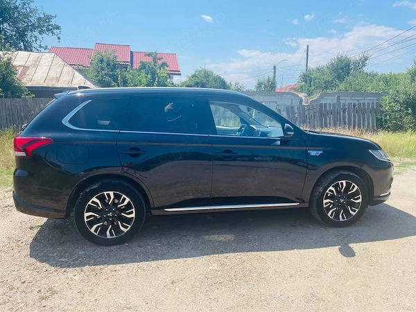 MITSUBISHI Outlander 2016 — imagine 2