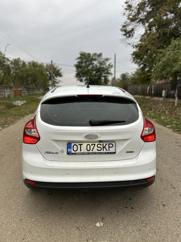 FORD Focus 2013 — imagine 6