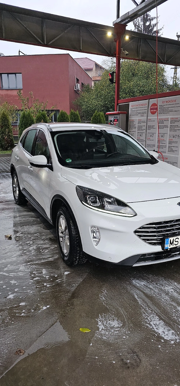 FORD Kuga 2022 — imagine 2