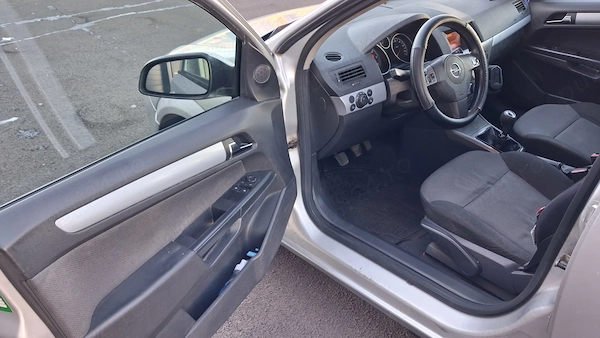 OPEL Astra 2004 — imagine 5