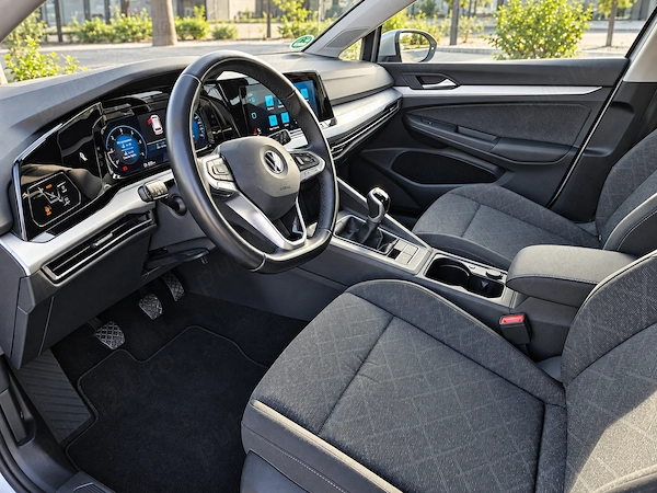 VOLKSWAGEN Golf 2022 — imagine 7