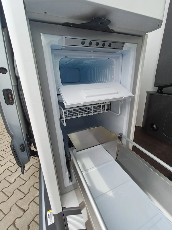 VOLKSWAGEN Transporter 2025 — imagine 5