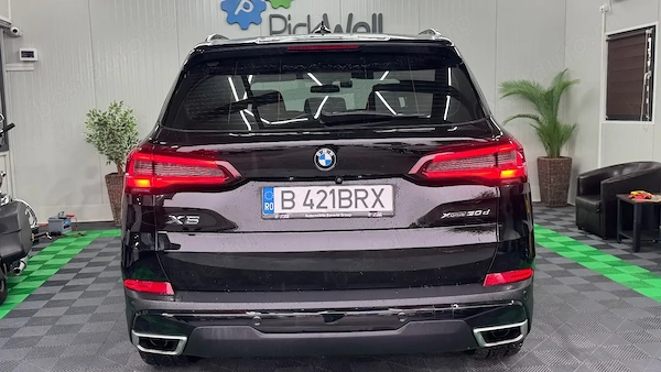 BMW  2021 — imagine 5