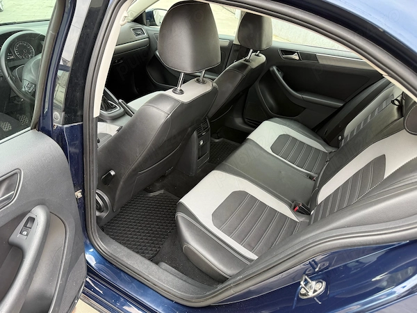 VOLKSWAGEN Jetta 2012 — imagine 8