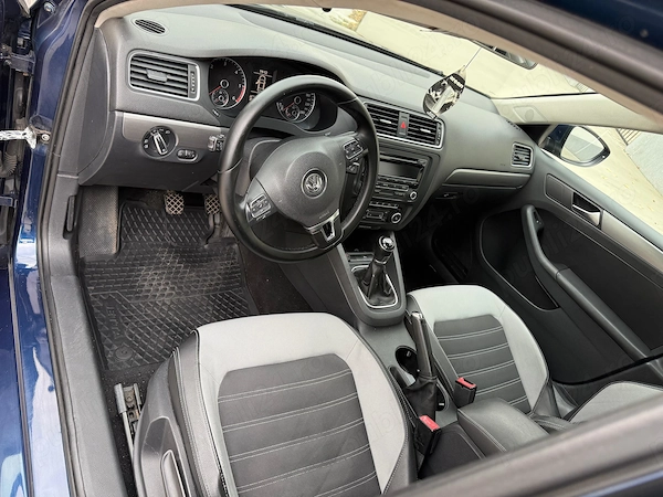 VOLKSWAGEN Jetta 2012 — imagine 7