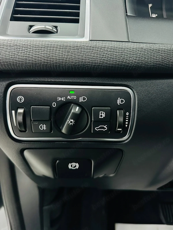 VOLVO XC60 2016 — imagine 13