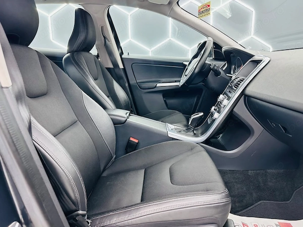 VOLVO XC60 2016 — imagine 18