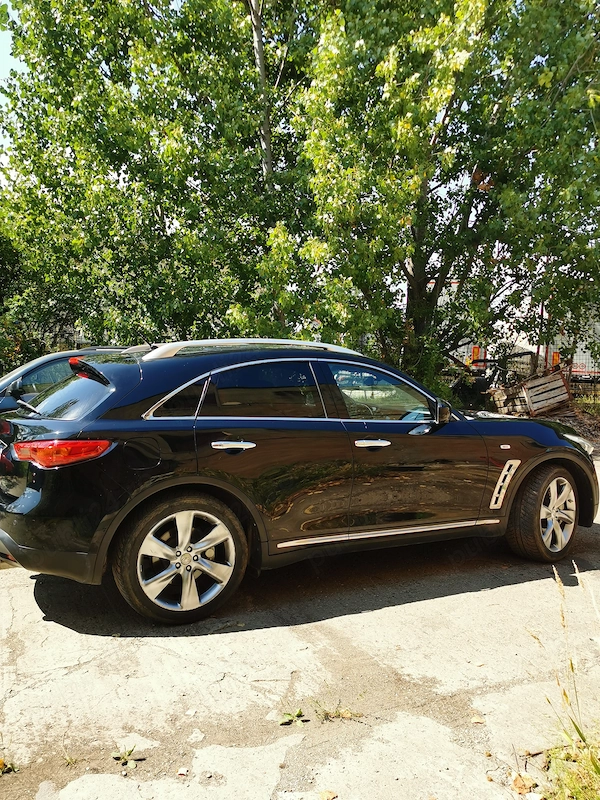 INFINITI  2011 — imagine 5