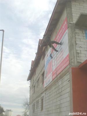 NU sti cu cine sa iti lipesti reclamele pe panouriile publicitare? Vrei sa montezi un Mash , banner?