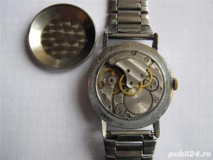 Ceas mecanic Wostok barbatesc foarte vechi - imagine 3