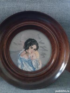 Tablou goblen rotund-Mama cu pruncul -diamrtrul 14,-170 ron