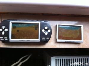 Consola portabila cu counter strike si mining brother