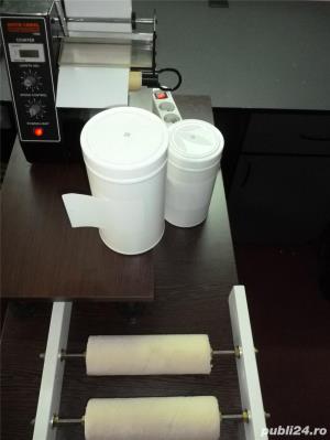 Dispenser automat de etichete autoadezive universal cu masa suport