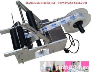 Masina semiautomata etichetat sticle si borcane