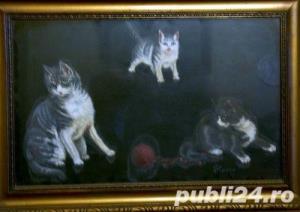 tablou vechi cu trei mâţe ce se joaca cu un ghem