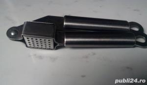 Presa usturoi din inox 