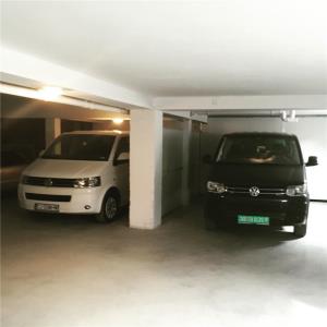 Rent A Car  Auto VW T5 Caravelle 8+1 Locuri DSGla nevoie asiguram Sofer la Disp - imagine 5