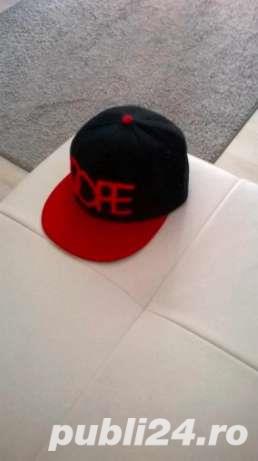 Vand Sapca fashion/sport Pret 45 roni,calitate,import.noua