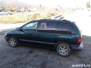 Dezmembrez Crysler Voyager 2