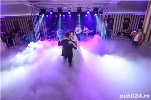 Gheata carbonica si artificii pentru dansul Mirilor