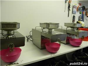 Presa ulei miez de nuca maruntit 220V 0.4 kw - imagine 3