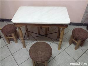 masa cu blat de marmura