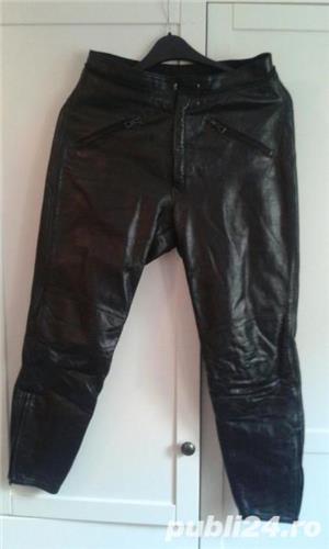 Pantaloni piele.
