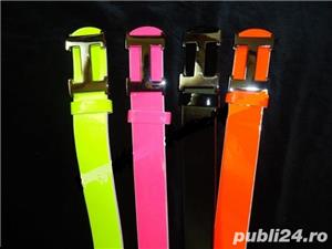 Curea dama lac corai orange negru neon catarama litera "h