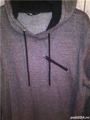 Vand Hanorac barbatesc Clockhouse by C&A Marime L,NouPret 55 roni,Are doua fermoare laterale.