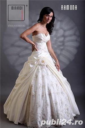 Vand rochie de mireasa Mirandi