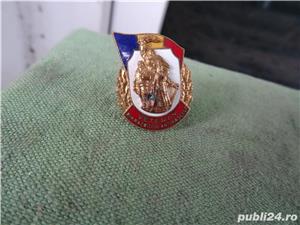 Veteran din razboiul antifascist"-Insigna -1960 - imagine 2