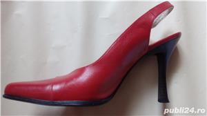 Vande pantofi din piele de culoare rosie - imagine 2