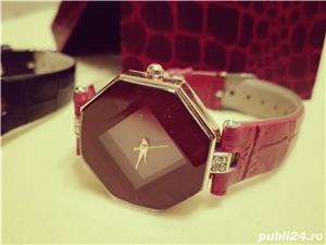 Ceas de mana dama culoare rosie model deosebit