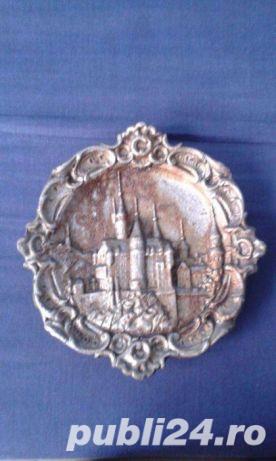 Vand 3 farfurii si o fructiera din metal,diam.27cm - imagine 2