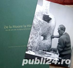  	 De la Moore la Hirst, Album plus o fotografie