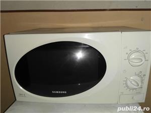  Cuptor cu microunde