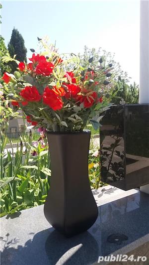 Vaza flori cimitir 