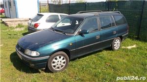 Dezmembrez Opel Astra F