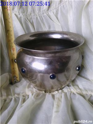 Vas rar vechi cu pietre aplicate