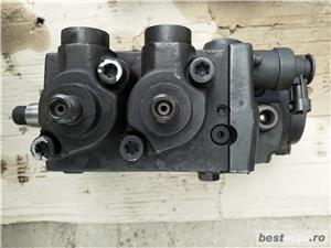 5801486599 0445020195 Bosch Pompa Inalta Presiune Iveco Stralis II AD AS AT New Holland T9 Case IH - imagine 4