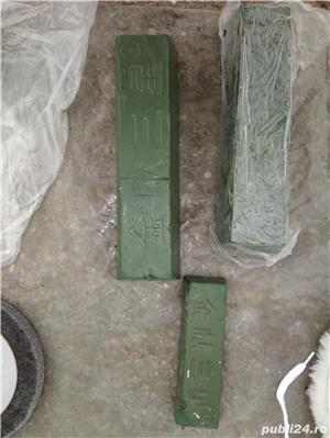 Pasta lustruit verde