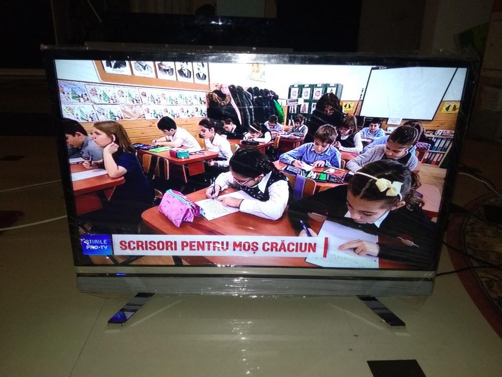 Vind led GRUNDIG 82 cm smart satelite,dvbc, Telecom+suport originale