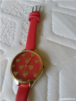 Ceas de mană pentru femei cadran cu inimioare culoare pe roșu - imagine 2